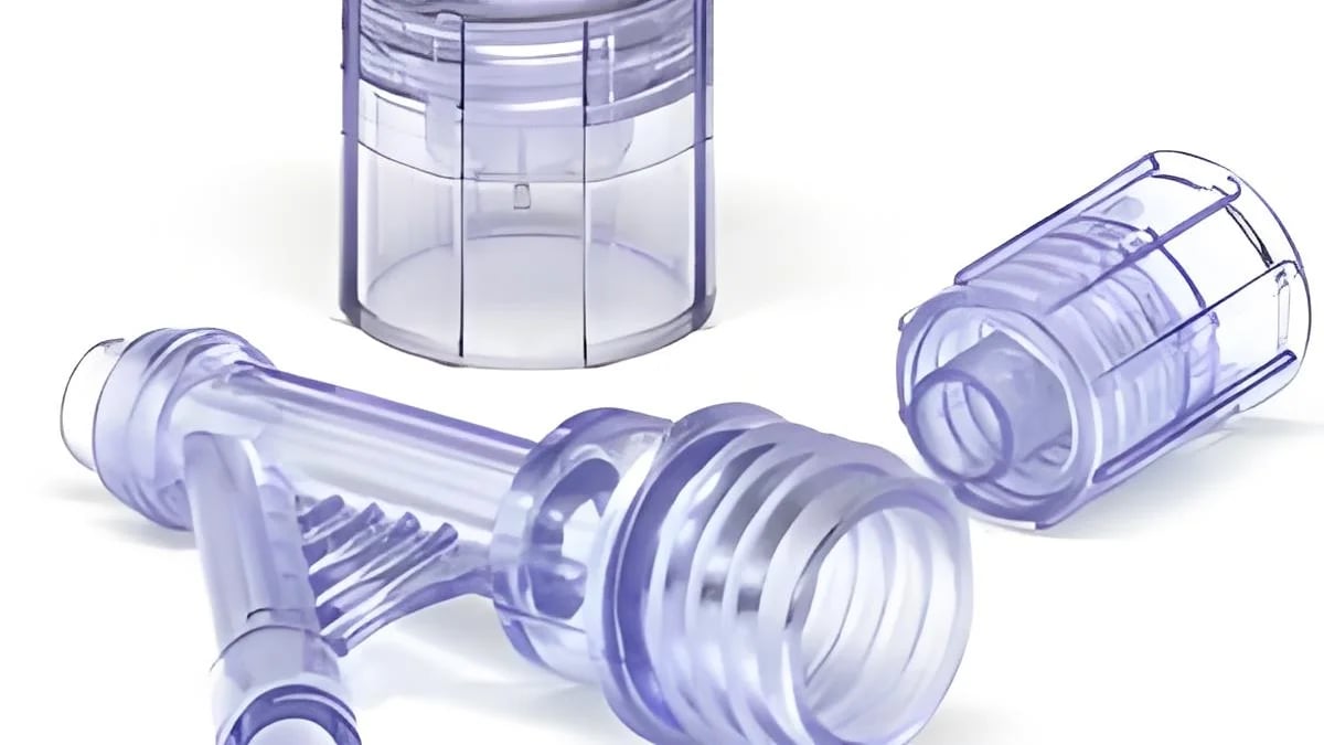 Industrial workshop with machinery for thread molding and workers